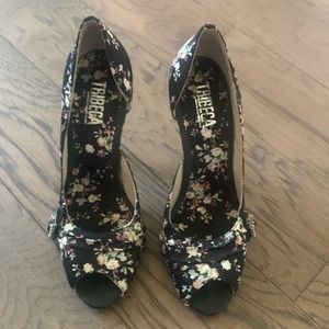 Vintage Kenneth Cole (Tribeca Production brand) open-toed stilettos. Size 9.